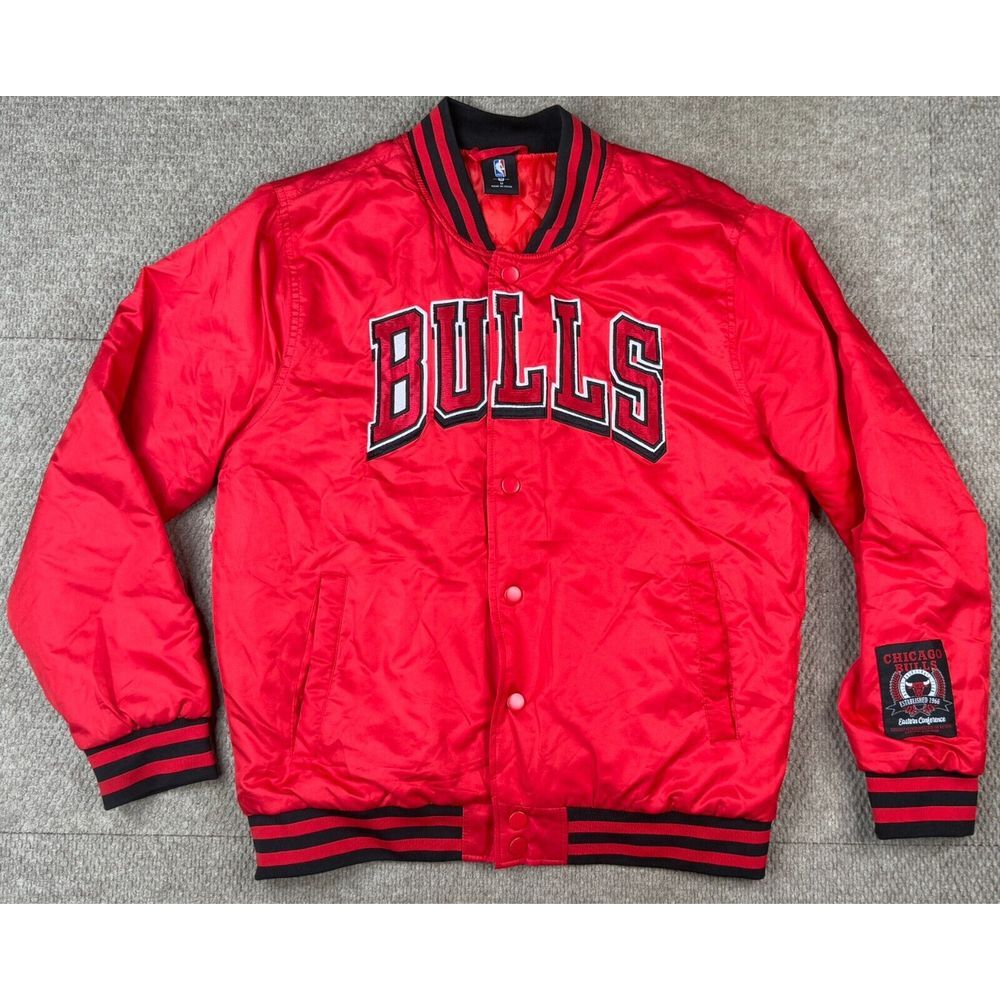 NBA Vintage Chicago Bulls Embroidered Long Sleeve Satin Jacket Size Medium